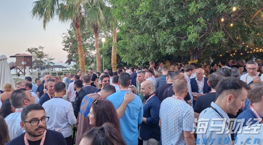 美国消费电子支出现“脆弱曙光”?摩根士丹利警告:信心恶化和返校季疲软可能限制行业复苏